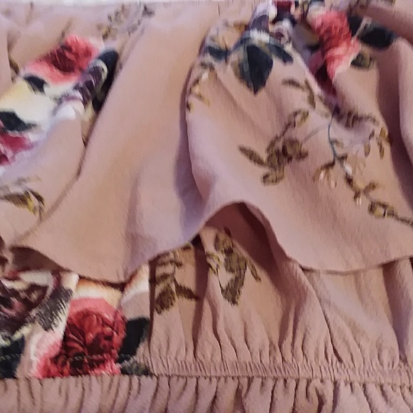 Tan off the shoulder floral dress - Picture 3 of 4